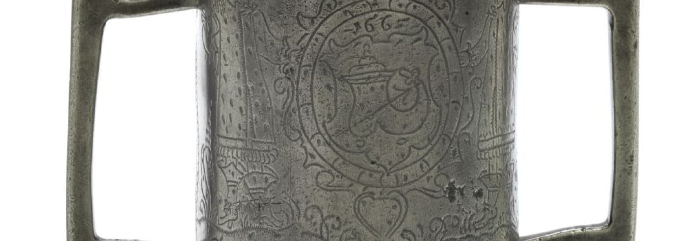 Detail Schlesischer Doppelhenkelkrug 1665 datiert Schuster Zunft