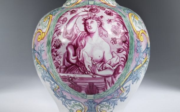 18th-century-works-of-art-Fayence-Hausmaler-Jug-with-Purpur-Flora