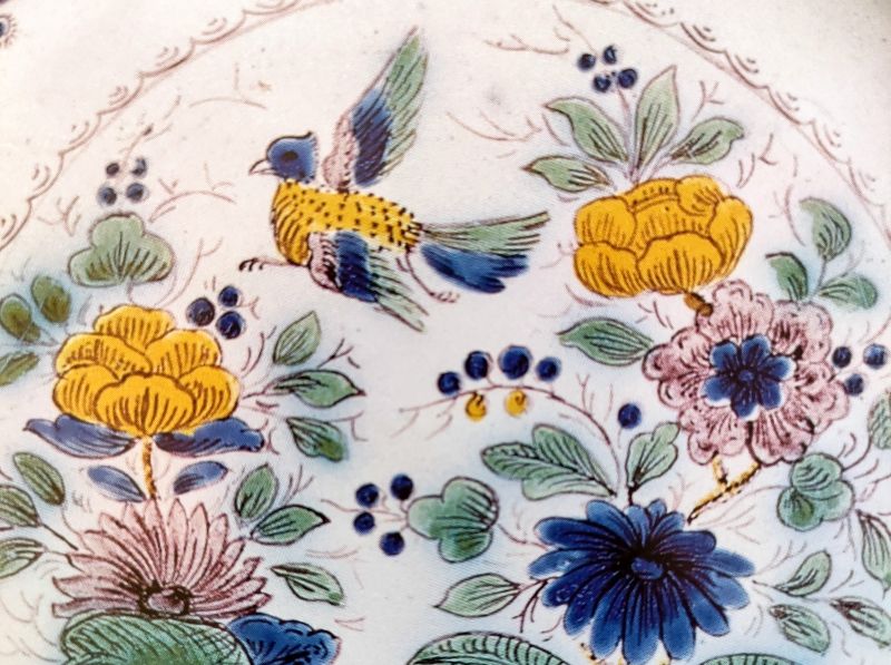 nuernberg-faience-plate-detail-flowers-bird