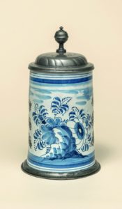 German-Faience-Amberger Fayencewalzenkrug um 1770