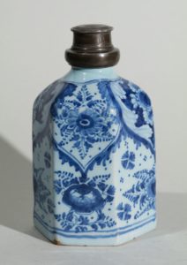 nuernberger-fayence-flasche-um-1740