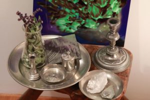 pewter-modern-tablescape-inspired-by-david-hicks