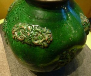 hafner-keramik-flasche-Detail-2. hälfte-18. JH.