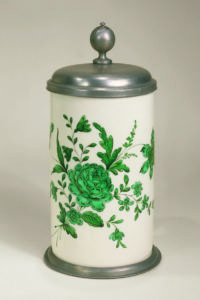 Crailsheimer Fayencekrug um 1770 grüne Muffelfarben