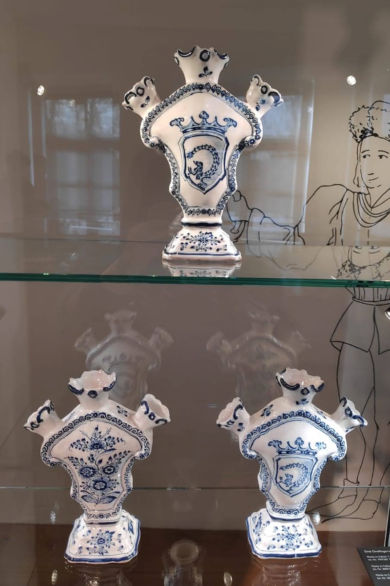 Museum Wittelsbacher Schloss Friedberg Fayence Vasen Wappen Imhoff