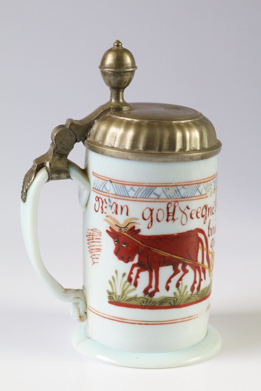 Sächsischer Milchglaskrug Emailfarben 1812 datiert
