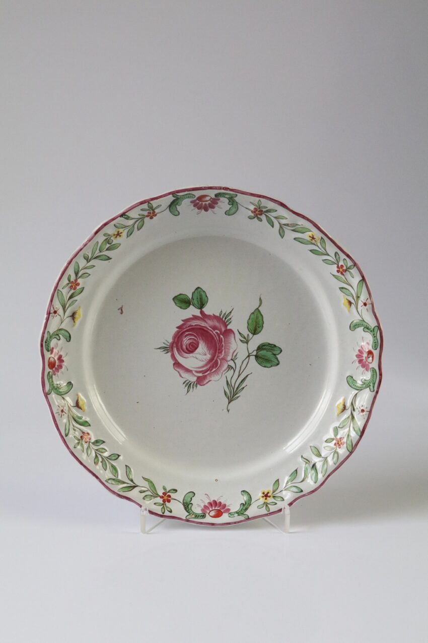 Schrezheim Faience plate with relief and flower